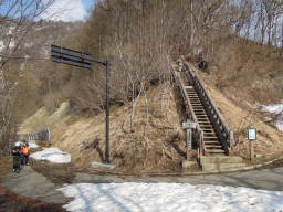 林道先の登山口