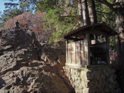 天狗岩の祠