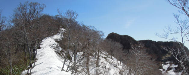 摩耶山頂に続く稜線