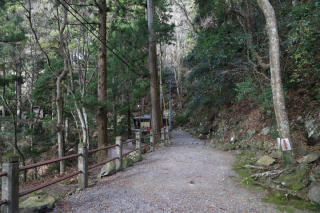 鳳来寺の方へまわりこむ