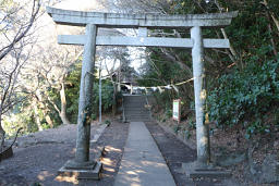 まずは石巻神社に立寄る