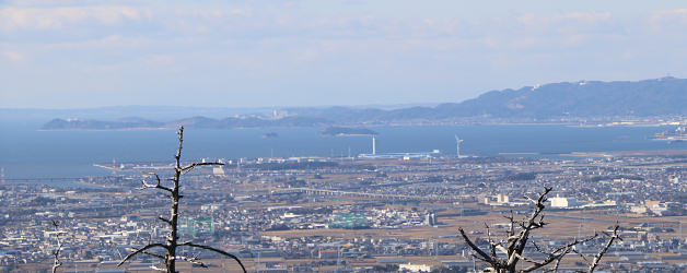 山頂から知多半島方面を望む