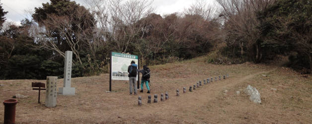 大知波峠廃寺跡にて