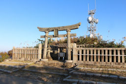 彌彦神社御神廟