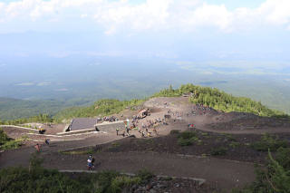 下山道を下る