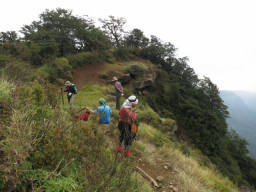 山頂を少し下ったテラス