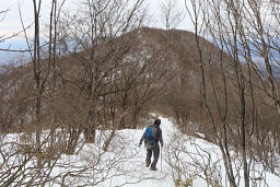 鍋割山が見えてくる