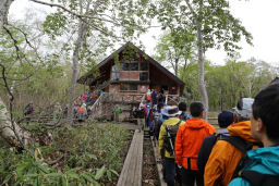 山ノ鼻のトイレは長蛇の列