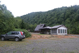 天塩岳ヒュッテの駐車場