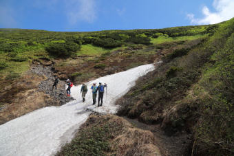 雪渓通過