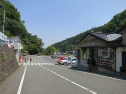 バス停が見えてくる