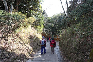 塚山公園の反対側へ下る