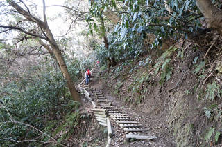 長い階段が続く