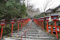 貴船神社の灯籠坂