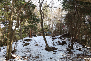 釈迦ヶ岳の山頂は眺望無し