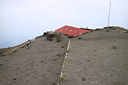 山頂にある小屋