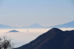 雲海の先に富士