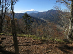 山頂からは道志と富士の絶景