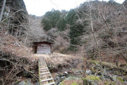 一軒屋避難小屋