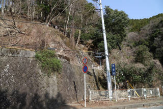 滝壺橋の登山口