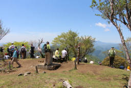 鍋割山頂に到着