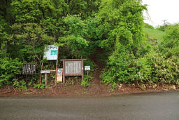 ひと登りすると翁島登山口