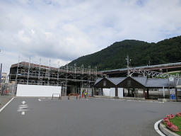 改装中の相模湖駅を出発