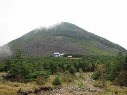 編笠山直下の青年小屋