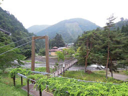 吊り橋越えてのめこい湯へ