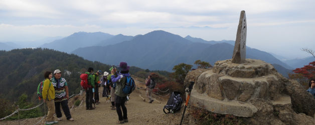 曇天の三ッ峠山頂