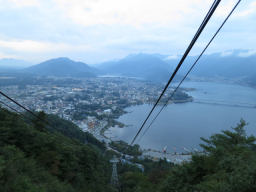 ロープウエイで下山