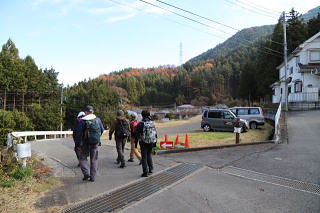 町営グランドを出発