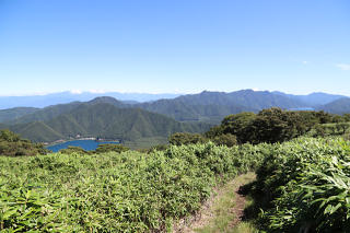 本栖湖方面へ下る