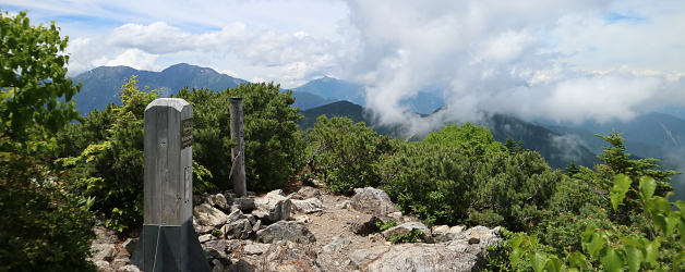 笊ヶ岳山頂